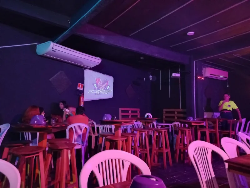 De Vóisse Bar e Karaokê