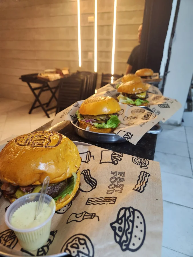 Deu Fome Hamburgueria Parquelândia - foto 2